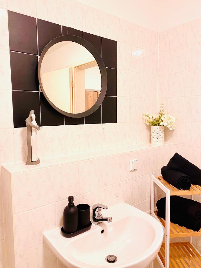 Saniertes Studio - Elisa - Mit Balkon, Wlan, Smart-Tv & Kueche In City-Naehe Erfurt Esterno foto