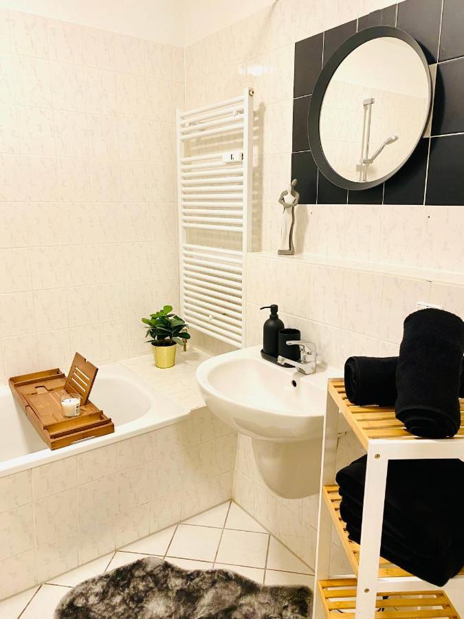 Saniertes Studio - Elisa - Mit Balkon, Wlan, Smart-Tv & Kueche In City-Naehe Erfurt Esterno foto