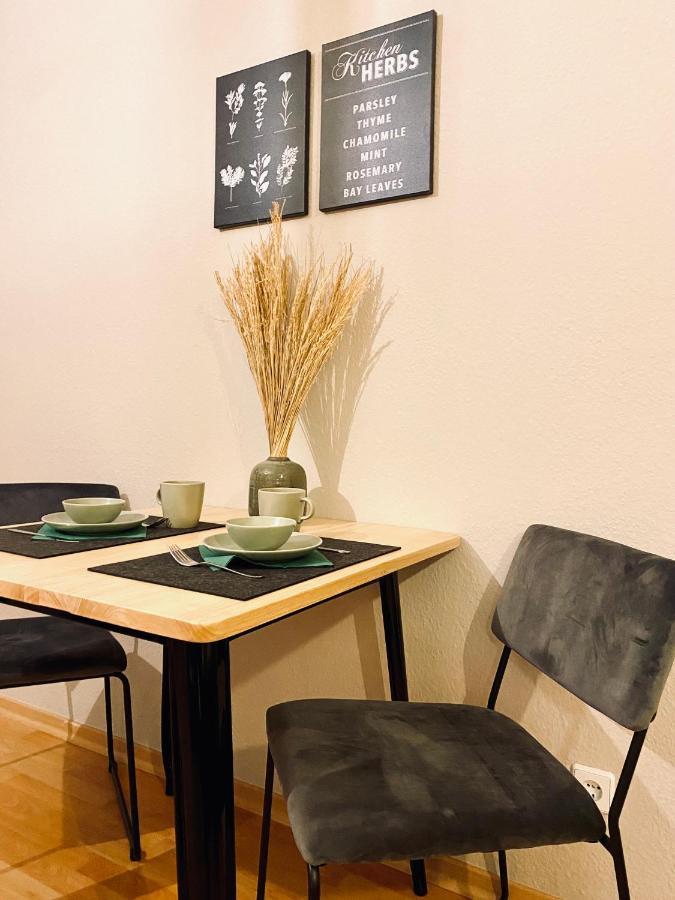 Saniertes Studio - Elisa - Mit Balkon, Wlan, Smart-Tv & Kueche In City-Naehe Erfurt Esterno foto